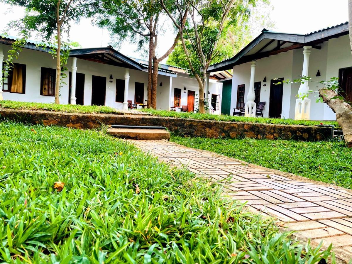 Kingfisher Resort Sigiriya Exterior photo