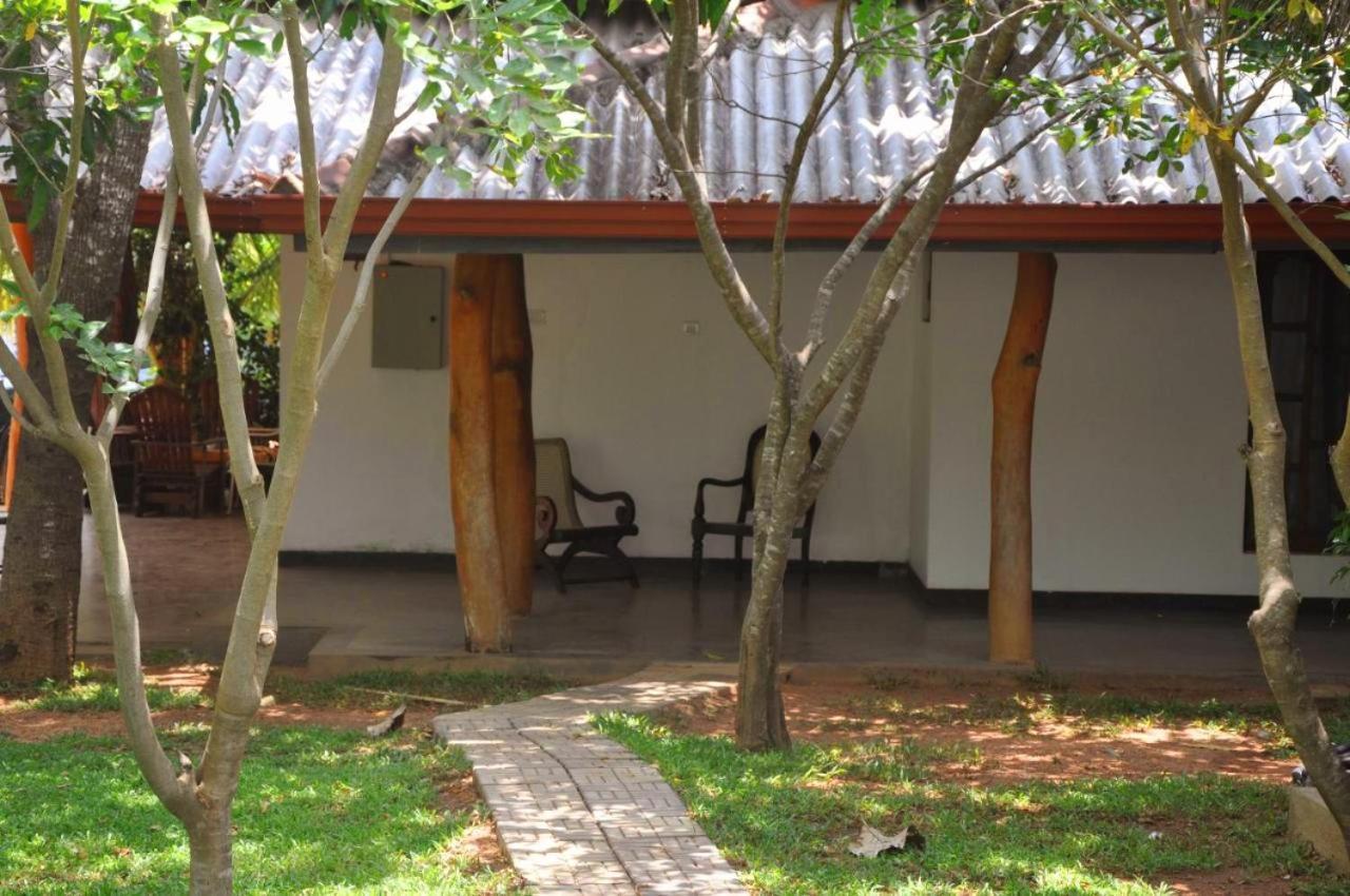 Kingfisher Resort Sigiriya Exterior photo