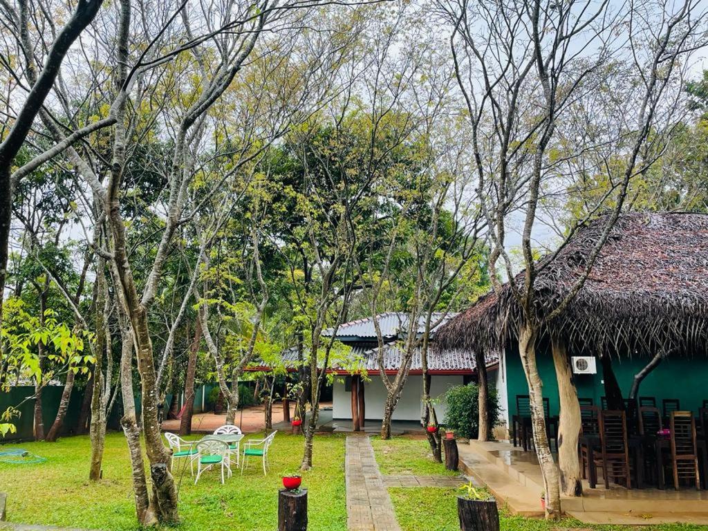 Kingfisher Resort Sigiriya Exterior photo
