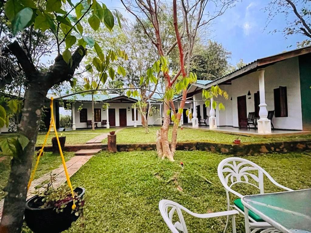 Kingfisher Resort Sigiriya Exterior photo