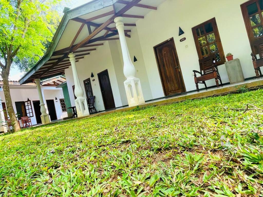Kingfisher Resort Sigiriya Exterior photo