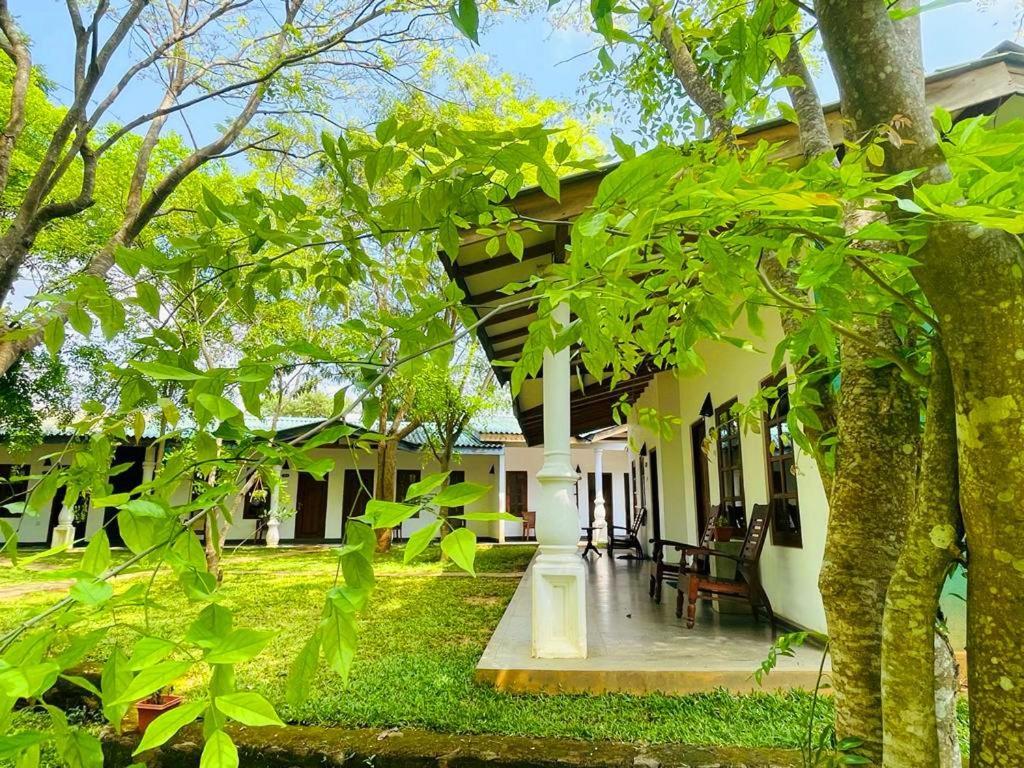 Kingfisher Resort Sigiriya Exterior photo
