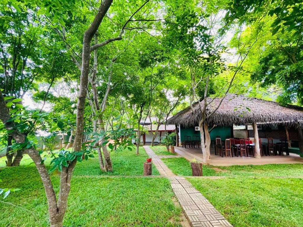 Kingfisher Resort Sigiriya Exterior photo