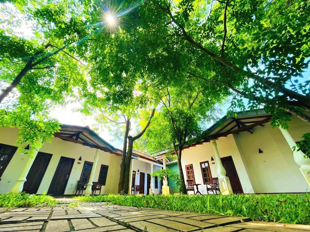 Kingfisher Resort Sigiriya Exterior photo